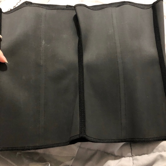NWT- Amia Waist Cincher - Picture 3 of 7